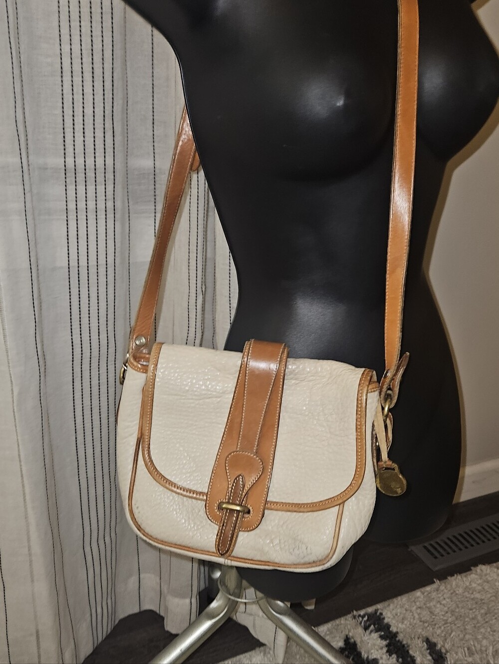 Vintage Dooney & Bourke Women's Cream and Tan Leather Crossbody Bag